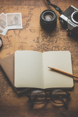 Обои очки, карта, фотоаппарат, лупа, карандаш, блокнот, нитки, glasses, map, the camera, magnifier, pencil, notepad, thread разрешение 3600x2700 Загрузить