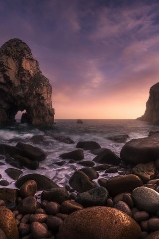 Обои небо, облака, скалы, камни, берег, море, прибой, the sky, clouds, rocks, stones, shore, sea, surf разрешение 1920x1080 Загрузить