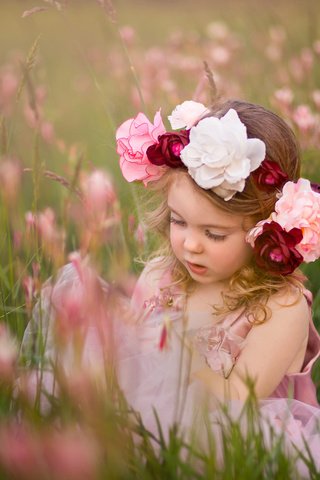 Обои цветы, трава, дети, девочка, луг, ребенок, венок, flowers, grass, children, girl, meadow, child, wreath разрешение 5760x3840 Загрузить