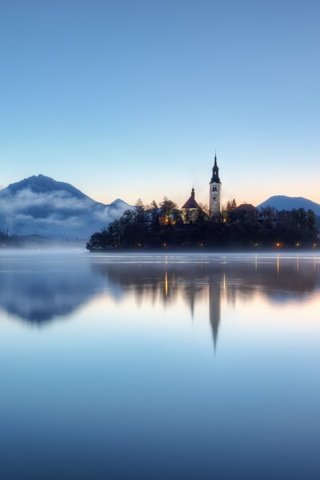 Обои отражение, туман, башня, словения, озеро блед, reflection, fog, tower, slovenia, lake bled разрешение 1920x1200 Загрузить