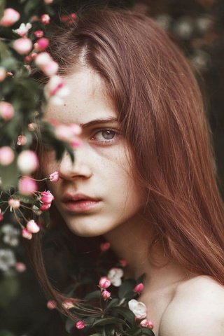 Обои цветение, lilli, alessio albi, девушка, ветки, взгляд, модель, весна, волосы, лицо, flowering, girl, branches, look, model, spring, hair, face разрешение 1920x1282 Загрузить