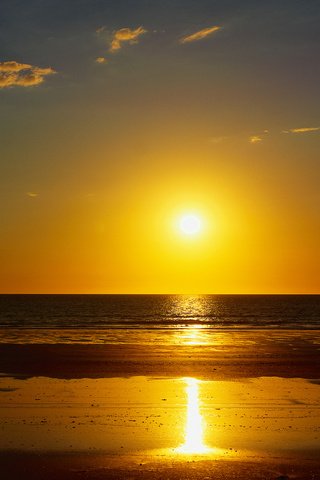 Обои небо, пляж, облака, горизонт, солнце, океан, природа, закат, пейзаж, море, песок, the sky, beach, clouds, horizon, the sun, the ocean, nature, sunset, landscape, sea, sand разрешение 2560x1440 Загрузить