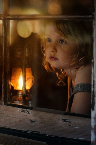 Обои свет, взгляд, лампа, девочка, волосы, лицо, окно, elena shumilova, light, look, lamp, girl, hair, face, window разрешение 2000x1879 Загрузить