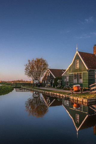 Обои вода, herman van den berge, zaanse schans, отражение, деревня, канал, мельница, дома, нидерланды, голландия, water, reflection, village, channel, mill, home, netherlands, holland разрешение 1920x1283 Загрузить