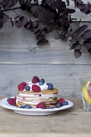 Обои малина, еда, ягоды, черника, выпечка, блины, лимонад, крем, raspberry, food, berries, blueberries, cakes, pancakes, lemonade, cream разрешение 2048x1339 Загрузить