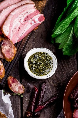 Обои мясо, колбаса, соус, ассорти, нарезка, шпинат, meat, sausage, sauce, cuts, cutting, spinach разрешение 2400x1590 Загрузить