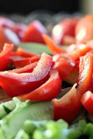 Обои овощи, перец, салат, огурцы, vegetables, pepper, salad, cucumbers разрешение 2449x1633 Загрузить