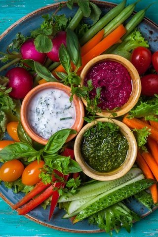 Обои зелень, овощи, помидоры, морковь, соус, огурец, редис, greens, vegetables, tomatoes, carrots, sauce, cucumber, radishes разрешение 3840x2560 Загрузить