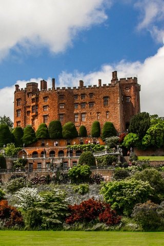 Обои небо, англия, цветы, газон, облака, возвышенность, деревья, powis castle, дизайн, кусты, замок, сад, the sky, england, flowers, lawn, clouds, hill, trees, design, the bushes, castle, garden разрешение 3000x1940 Загрузить