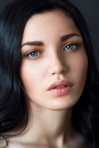 Обои девушка, взгляд, волосы, лицо, голубые глаза, макияж, girl, look, hair, face, blue eyes, makeup разрешение 2241x1200 Загрузить