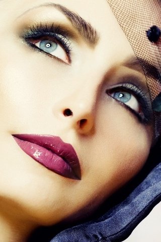 Обои глаза, вуаль, взгляд, модель, губы, лицо, макияж, помада, перчатки, eyes, veil, look, model, lips, face, makeup, lipstick, gloves разрешение 2560x1600 Загрузить