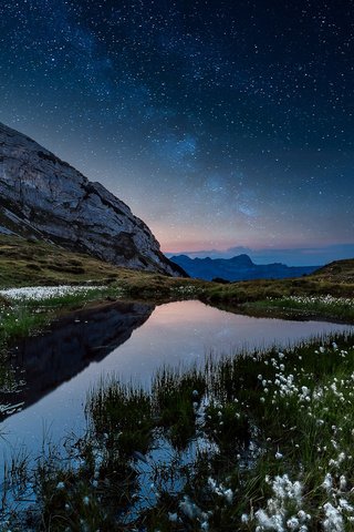 Обои небо, цветы, озеро, горы, природа, звезды, сумерки, fabio antenore, the sky, flowers, lake, mountains, nature, stars, twilight разрешение 1920x1080 Загрузить