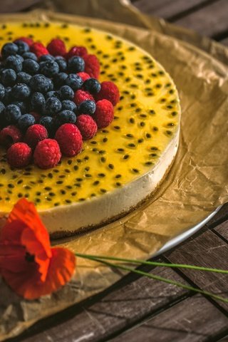 Обои цветы, малина, маки, ягоды, черника, сладкое, торт, десерт, flowers, raspberry, maki, berries, blueberries, sweet, cake, dessert разрешение 2880x1920 Загрузить