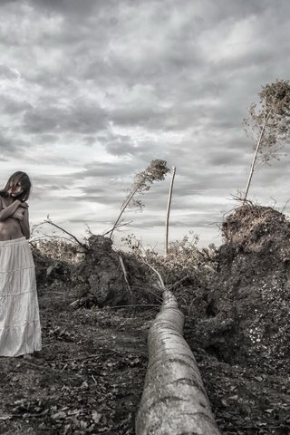 Обои небо, облака, природа, девушка, пейзаж, поза, волосы, лицо, the sky, clouds, nature, girl, landscape, pose, hair, face разрешение 2560x1707 Загрузить