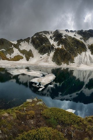 Обои озеро, горы, снег, отражение, лёд, болгария, краси матаров, lake, mountains, snow, reflection, ice, bulgaria, materov. разрешение 2033x1080 Загрузить