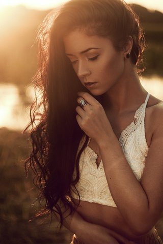 Обои закат, девушка, модель, лицо, длинные волосы, закрытые глаза, sunset, girl, model, face, long hair, closed eyes разрешение 1920x1280 Загрузить