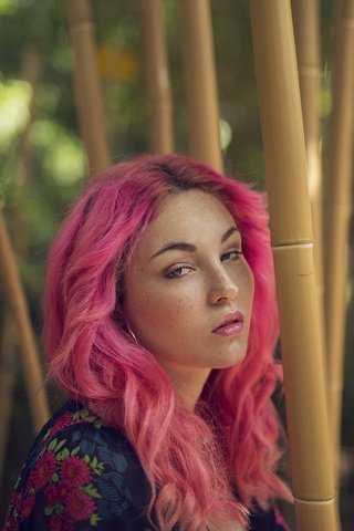 Обои девушка, взгляд, модель, лицо, розовые волосы, girl, look, model, face, pink hair разрешение 2048x1365 Загрузить