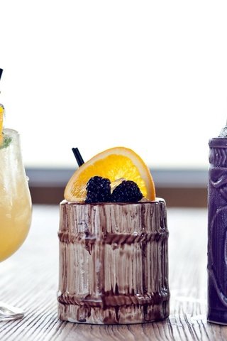 Обои лайм, коктейль, коктейли, бокалы, ежевика, lime, cocktail, cocktails, glasses, blackberry разрешение 2560x1678 Загрузить