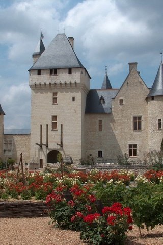 Обои цветы, замок, архитектура, здание, франция, замок риво, château du rivau, flowers, castle, architecture, the building, france разрешение 3678x2753 Загрузить