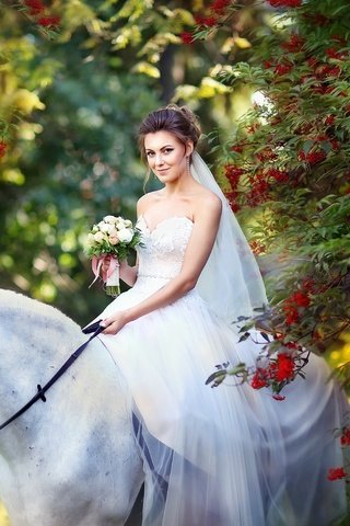 Обои цветы, букет, лошадь, белое, конь, девушка, невеста, рябина, настроение, свадебное, парк, платье, улыбка, белый, flowers, bouquet, horse, the bride, girl, rowan, mood, wedding, park, dress, smile, white разрешение 2000x1333 Загрузить