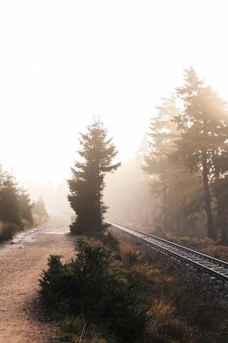 Обои дорога, железная дорога, природа, туман, road, railroad, nature, fog разрешение 2112x1188 Загрузить