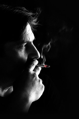 Обои дым, курит, черный фон, лицо, мужчина, сигарета, smoke, smokes, black background, face, male, cigarette разрешение 1920x1920 Загрузить