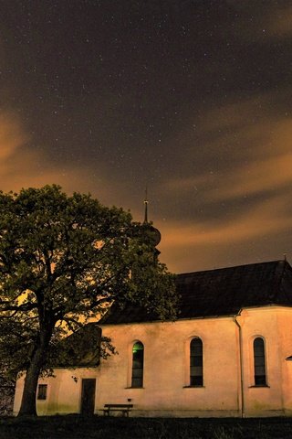 Обои небо, облака, вечер, звезды, дом, церковь, часовня, the sky, clouds, the evening, stars, house, church, chapel разрешение 3840x2560 Загрузить