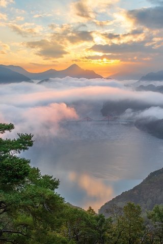 Обои южная корея, облака, река, горы, природа, дерево, пейзаж, мост, леса, south korea, clouds, river, mountains, nature, tree, landscape, bridge, forest разрешение 2000x1334 Загрузить