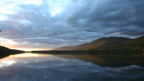 Обои облака, озеро, отражение, гора, clouds, lake, reflection, mountain разрешение 2560x1600 Загрузить