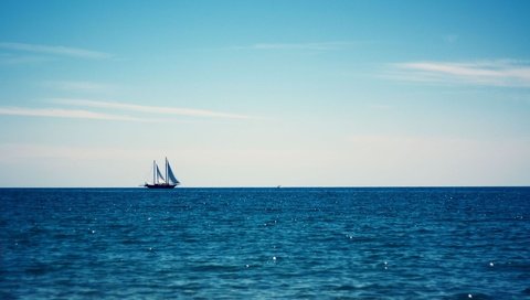 Обои небо, море, горизонт, лето, яхта, голубое, the sky, sea, horizon, summer, yacht, blue разрешение 1920x1200 Загрузить