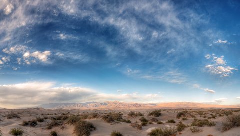 Обои небо, трава, облака, горы, песок, поле, пустыня, the sky, grass, clouds, mountains, sand, field, desert разрешение 2560x1600 Загрузить