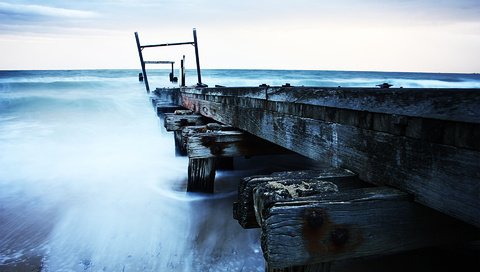 Обои небо, море, пирс, причал, старый, погода, пасмурная, the sky, sea, pierce, pier, old, weather, cloudy разрешение 1920x1200 Загрузить