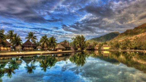 Обои облака, река, домики, пальмы, clouds, river, houses, palm trees разрешение 1920x1200 Загрузить