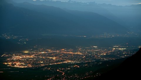 Обои ночь, огни, горы, night, lights, mountains разрешение 2000x1333 Загрузить