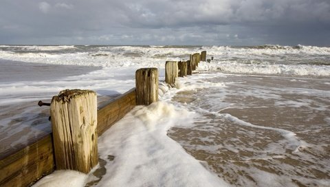 Обои волны, море, забор, пена, wave, sea, the fence, foam разрешение 1920x1200 Загрузить