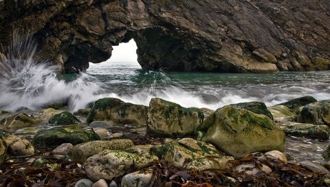 Обои камни, берег, скала, океан, прибой, арка, stones, shore, rock, the ocean, surf, arch разрешение 2560x1600 Загрузить
