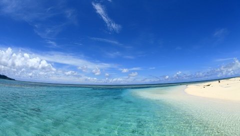 Обои облака, вода, песок, горизонт, clouds, water, sand, horizon разрешение 1920x1200 Загрузить