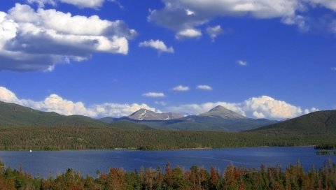 Обои облака, деревья, озеро, лес, clouds, trees, lake, forest разрешение 1920x1200 Загрузить