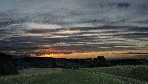 Обои дорога, трава, облака, холмы, закат, road, grass, clouds, hills, sunset разрешение 1920x1440 Загрузить