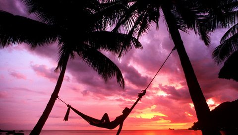 Обои вечер, закат, девушка, пляж, пальмы, гамак, тропики, the evening, sunset, girl, beach, palm trees, hammock, tropics разрешение 2000x1333 Загрузить