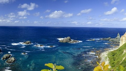 Обои небо, облака, скалы, камни, волны, море, голубой, the sky, clouds, rocks, stones, wave, sea, blue разрешение 2048x1536 Загрузить