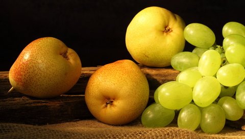 Обои виноград, фрукты, плоды, желтые, груши, pears, мешковина, grapes, fruit, yellow, pear, burlap разрешение 1920x1080 Загрузить