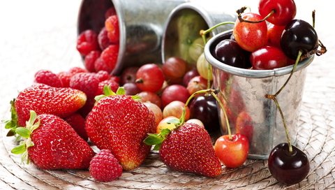 Обои малина, клубника, черешня, ягоды, крыжовник, raspberry, strawberry, cherry, berries, gooseberry разрешение 1920x1080 Загрузить