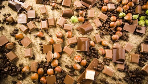 Обои шоколад, кофейные зерна, лесные орехи, chocolate, coffee beans, hazelnuts разрешение 3508x2480 Загрузить