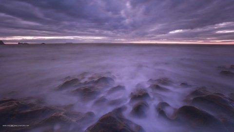 Обои небо, облака, камни, берег, море, горизонт, the sky, clouds, stones, shore, sea, horizon разрешение 1920x1080 Загрузить