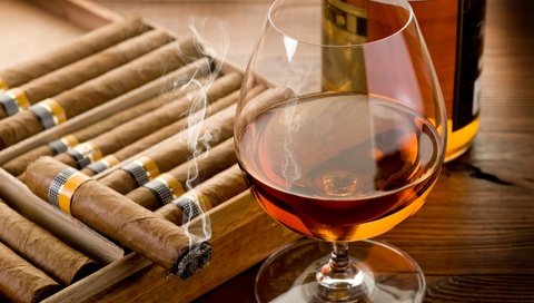 Обои стол, кубинские сигары, бокал, напитки, бутылка, алкоголь, коньяк, сигары, дымок, table, cuban cigars, glass, drinks, bottle, alcohol, cognac, cigars, smoke разрешение 1920x1200 Загрузить