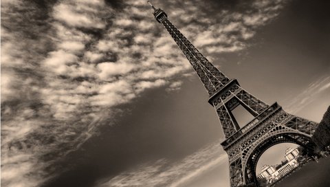 Обои небо, облака, черно-белая, париж, эйфелева башня, the sky, clouds, black and white, paris, eiffel tower разрешение 1920x1200 Загрузить