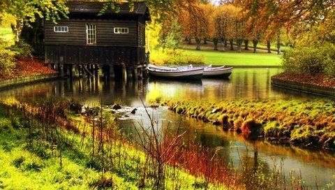 Обои деревья, природа, осень, лодки, домик, небольшая речка, trees, nature, autumn, boats, house, a small river разрешение 1920x1200 Загрузить