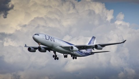 Обои облака, полет, airbus, a340, clouds, flight разрешение 4042x2699 Загрузить