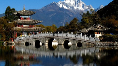 Обои деревья, река, горы, мост, пагода, китай, trees, river, mountains, bridge, pagoda, china разрешение 1920x1200 Загрузить